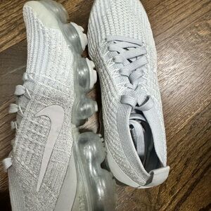 Nike Light Gray Knit Athletic Sneakers